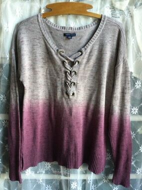 American Eagle Outfitters Lace-Up V-Neck Sweater in Taupe to Pink Ombre